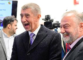 Andrej Babis, Hynek Kmonicek