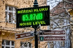 NOISE LEVEL display in Prague's centre