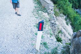 Hotova National Park, River Canyon, unpaved road, bollard