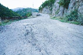 Hotova National Park, River Canyon, unpaved road