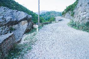 Hotova National Park, River Canyon, unpaved road, bollard