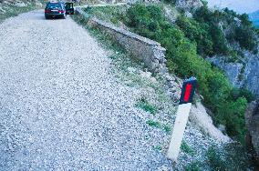 Hotova National Park, River Canyon, unpaved road, bollard