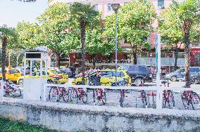 Tirana, Rinia Park, bike sharing