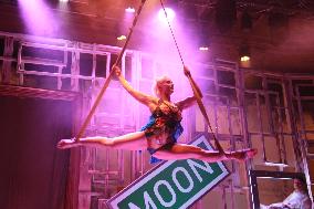 Cirk La Putyka, Memories of Fools, Variete Chamaleon