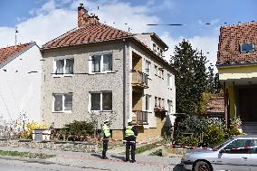 shooting in a house in Ostopovice, crime scene, police officers