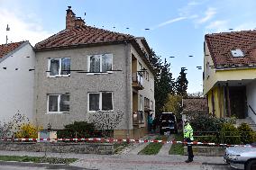 shooting in a house in Ostopovice, crime scene, police officer