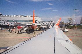 easyJet plane Airbus A320, Vaclav Havel Airport Prague, Ruzyne