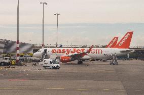 easyJet plane Airbus A320, Schiphol Airport, Amsterdam