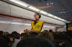 easyJet plane Airbus A320, safety precautions