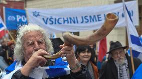 rally protesting and warning against the danger of anti-Semitism