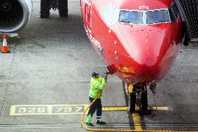 Airplane, Norwegian, fuel, airport, Helsinki