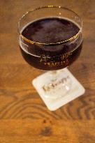 La Trappe Trappist, beer glass, De Koningshoeven Brewery, beer mat