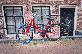 Swapfiets Bicycle, blue-tired bike