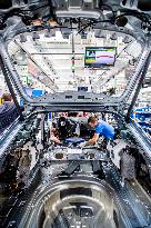 Assembly line Skoda Auto, Kvasiny, car, production, Superb, Kodiaq, digital control, employe