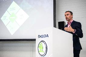 Marek Jancak, Assembly line Skoda Auto, Kvasiny, car, production, Superb, Kodiaq, digital control