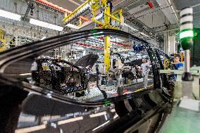 Assembly line Skoda Auto, Kvasiny, car, production, Superb, Kodiaq, digital control, employe