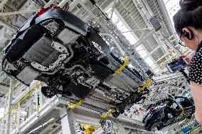 Assembly line Skoda Auto, Kvasiny, car, production, Superb, Kodiaq, digital control, employe