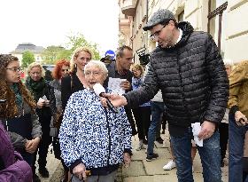 Marie Lidakova, Petr Papousek