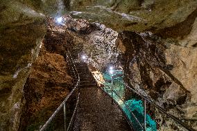 Bozkov Dolomite Caves, cave