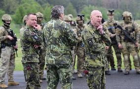 presentation of the 601st special force group, Hamry training base