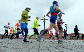 Runners, athletes, Prague International Marathon, Charles Bridge