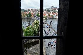 Runners, athletes, Prague International Marathon, Charles Bridge