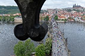 Runners, athletes, Prague International Marathon, Charles Bridge
