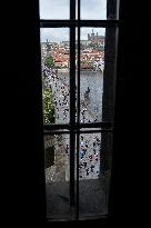 Runners, athletes, Prague International Marathon, Charles Bridge