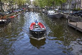 Amsterdam, center of the city, bikes, bicycles, parking, people, tourist, tourists, tourism, boat