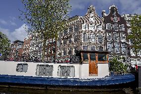 Amsterdam, center of the city, bikes, bicycles, parking, people, tourist, tourists, tourism, boat