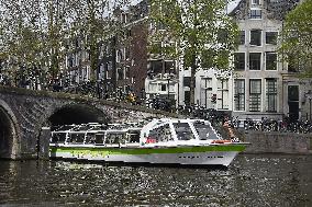 Amsterdam, center of the city, bikes, bicycles, parking, people, tourist, tourists, tourism, boat, boats