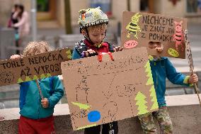 Parents for climate justice protest, march