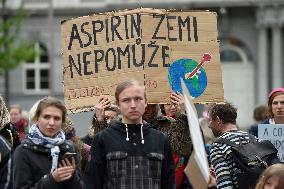 Parents for climate justice protest, march