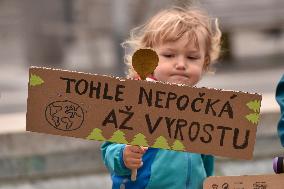 Parents for climate justice protest, march