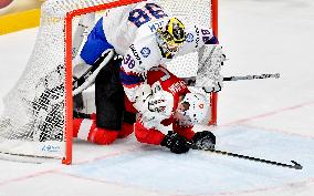 Henrik Holm, Gregory Hofmann