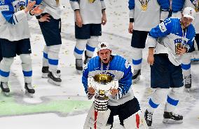 KEVIN LANKINEN, hockey players of Finland celebrate a victory, gold medal