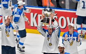MARKO ANTTILA, hockey players of Finland celebrate a victory, gold medal