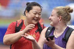 Gwen Berry, Alexandra Tavernier