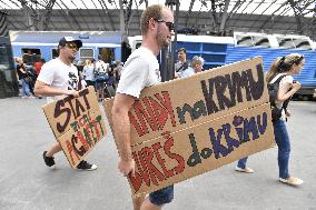 The largest Czech mass demonstration since 1989, Prague main railway station