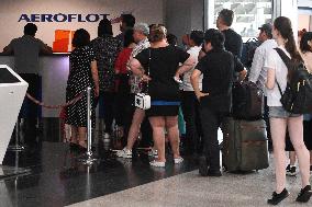 people are waiting for a change in the flight of the Russian airlines Aeroflot