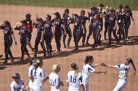 Softball players, Czech, Italy