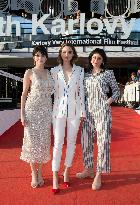 Kara Hayward, Liana Liberato, Martha Stephens