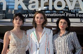 Kara Hayward, Liana Liberato, Martha Stephens