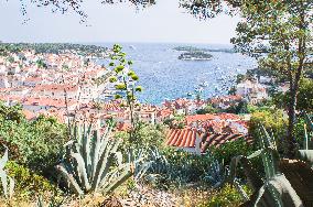 Hvar port, old town, tourists