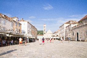 Hvar, old town, tourists