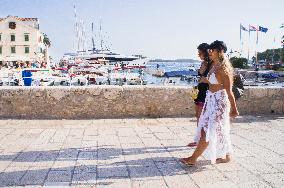 Hvar port, old town, tourists