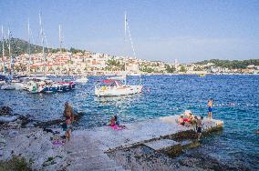 Hvar, promenade, swimming, tourists