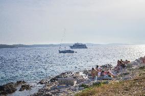 Hvar, promenade, swimming, tourists