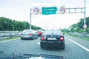 A1 motorway, highway, Zagreb/Demerje, sign Cestarina, Pay Toll, Autobahngebuhr, Pagamento pedaggio, traffic jam