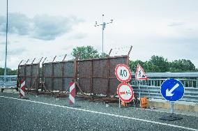 Gorican/Letenye border crossing Croatia - Hungary, HR-HUN, road block, fence, barbed wire